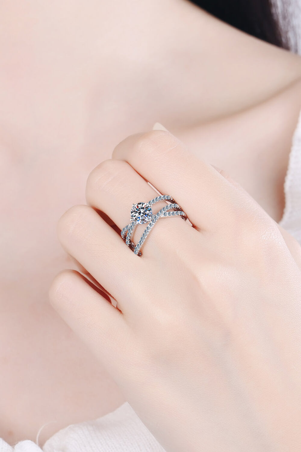 1 Carat Moissanite Crisscross Ring 5